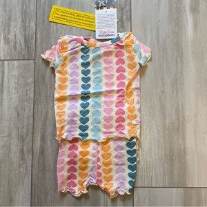 NWT RuffleButts Rainbow Heart Snuggly 2-Piece Ruffled Short Sleeve Pajamas, 0-3M